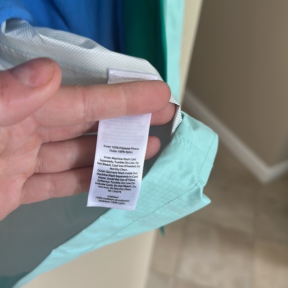 Vineyard Vines - Picture 9 of 10